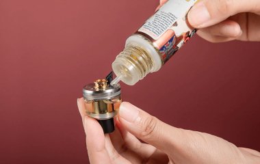 Как залить жидкость в электронную сигарету: секреты правильного заправления Как залить жидкость в электронную сигарету: секреты правильного заправления